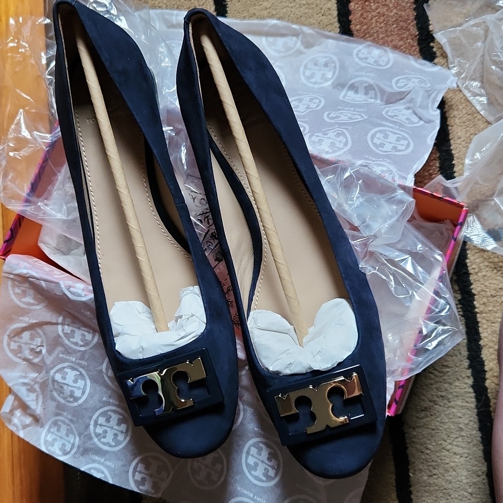Suede pumps